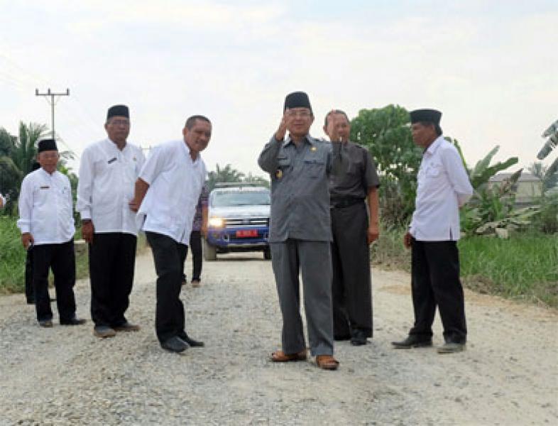 Dalam Satu Hari Bupati Wardan Tinjau Ruas Jalan Kotabaru-Pulau Kijang dan Selensen-Sungai Ara