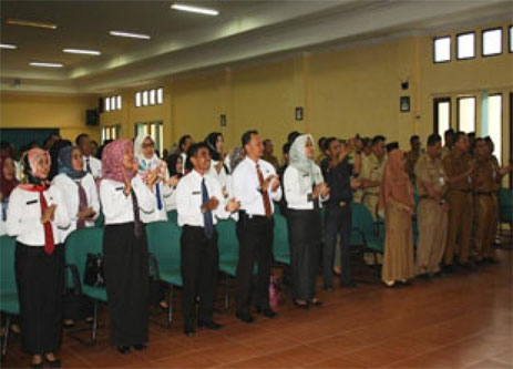 Buka Sosialisasi UU ASN, Bupati Amril: ASN Harus Bekerja Secara Profesional