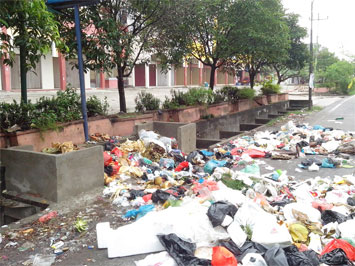 Denda Hingga Rp 50 Juta Bagi yang Buang Sampah Sembarangan di Pekanbaru