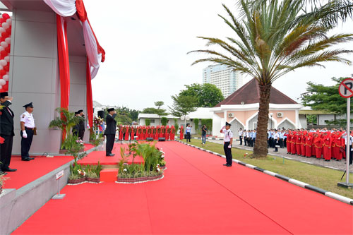 Bank Riau Kepri Gelar Upacara Kemerdekaan di Menara Dang Merdu
