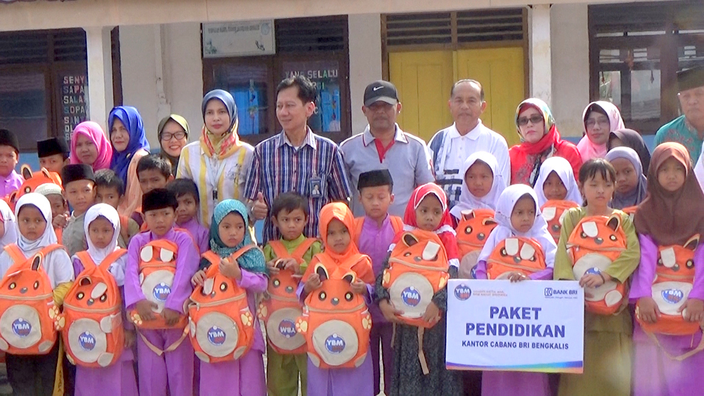 BRI KANCA Bengkalis Serahkan Bantuan Paket Pendidikan