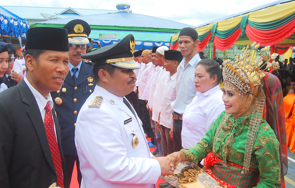 Bupati Bengkalis Serahkan Remisi Bebas Kepada 10 Narapidana
