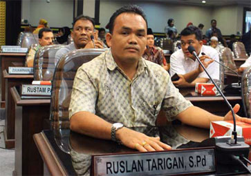 Rencana Pemko Beli Mobdin, Ruslan: Pekanbaru Mau Bangkrut Sempat-Sempatnya Mau Beli Mobil