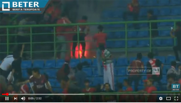 Mengerikan, Video Detik-detik Catur Yuliantono Terkena Petasan di Stadion Patriot