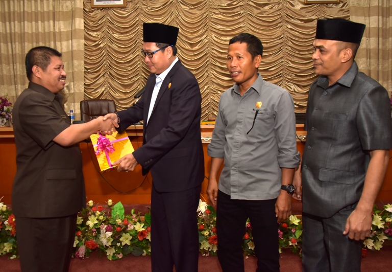 Bupati Amril Sampaikan Nota Keuangan Perubahan APBD 2017