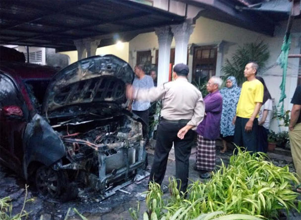Mobil Nurhasyim Pengurus LAM Riau Dibakar OTK, Motif Belum Diketahui