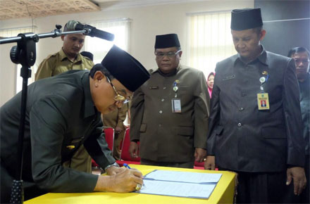 Mengisi Kekosongan, Bupati Lantik Ahmad Ramani Pimpin Disdukpencapil Inhil