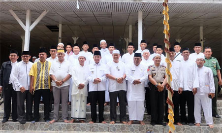 Bupati Inhil Hadiri Istighotsah Di Desa Mugomulyo Sungai Batang