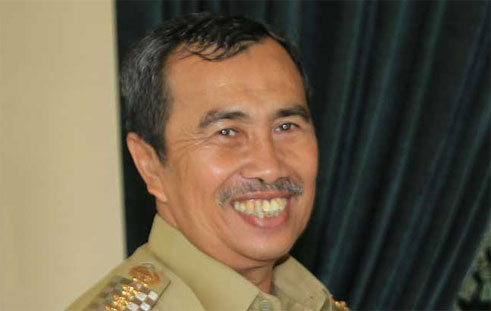 Maju di Pilgubri, Bupati Syamsuar Siap Mundur