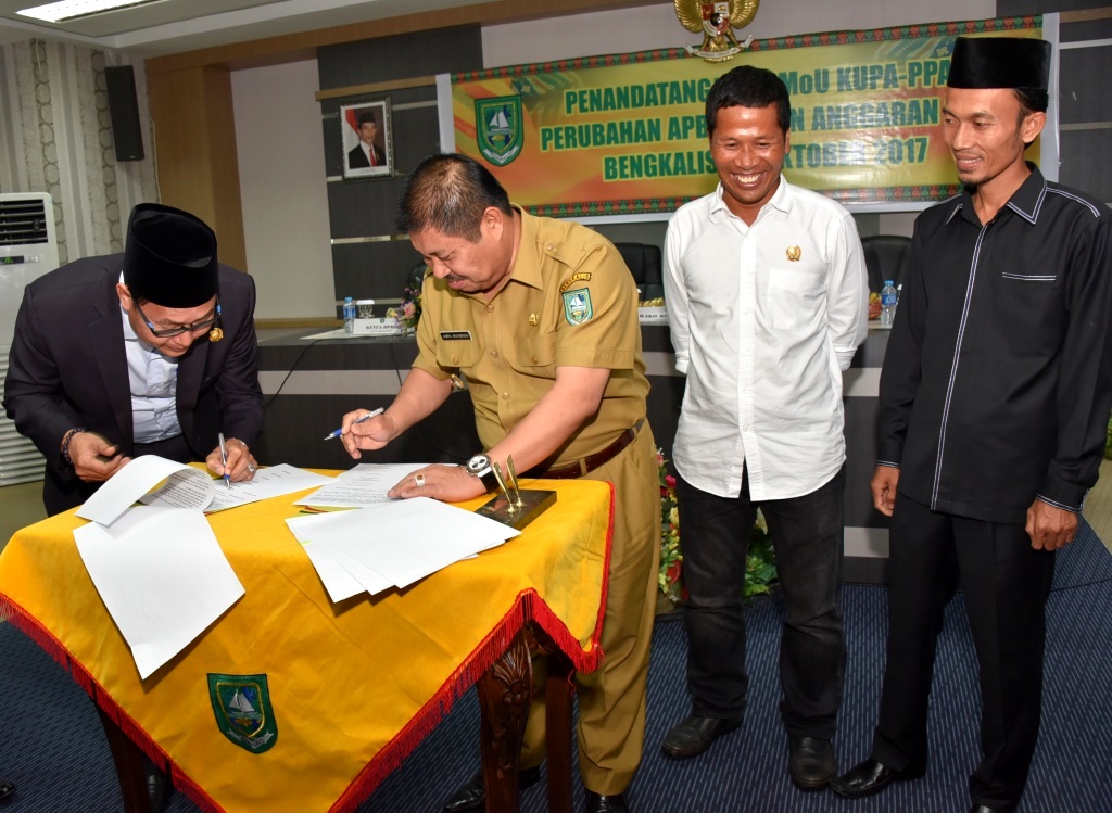 Bupati dan DPRD Teken MoU KUPA PPAS Perubahan 2017
