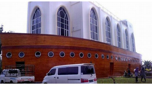 Yuk Berwisata ke Masjid Kapal Nabi Nuh, Ada Pengobatan Alternatifnya Lho!