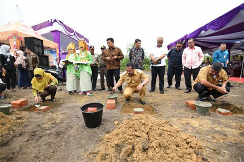 Jamil dan Sabariah Terima Bantuan Rumah Subsidi