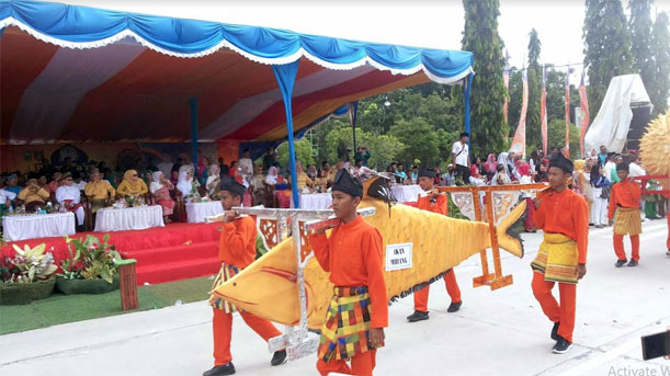 Gubri Lepas Pawai Taaruf MTQ Provinsi Riau Ke-36 di Kota Dumai