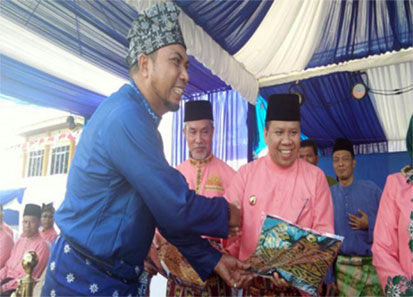 Tenun Songket Khas Pulau Padang Siap Jadi Icon Kepulauan Meranti