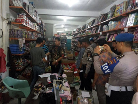 Polda Riau Razia Distributor Petasan dan Toko Penjual Miras di Pekanbaru