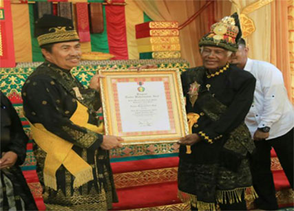 Bupati Siak Terima Anugerah MKA Aceh Barat