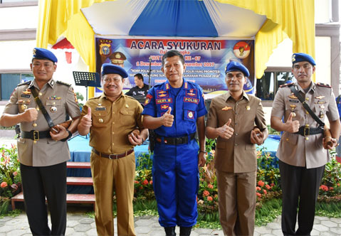 Bupati Bengkalis Terima Brevet Bhayangkara Bahari Utama Kehormatan
