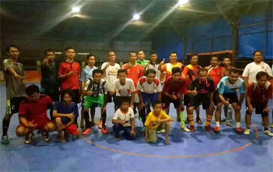 Koramil 03/Tempuling Laksanakan Olahraga Futsal Bagi Pemuda Sungai Salak