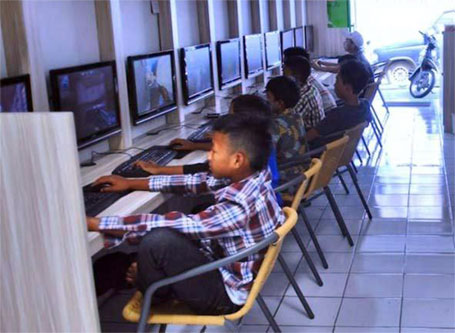 Dosen STAI Minta Pemda Siak Atur Jam Operasional Warnet