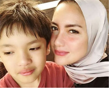 Tia Ivanka Cantik Berhijab, Netizen Doakan Terus Istiqomah
