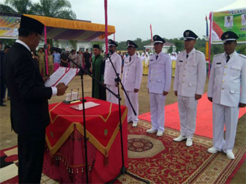 Bupati Suyatno Lantik Lima Datuk Penghulu Kecamatan Tanjung Medan