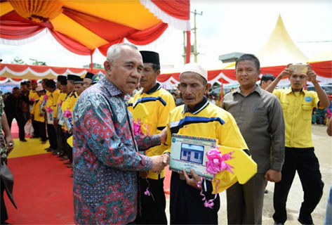 Gubri Serahkan 163 Unit RLH Kepada Masyarakat Rohil