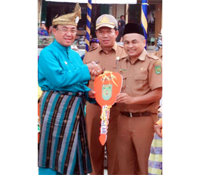 Bupati HM Wardan Serahkan Ambulance Air Kepada RSUD Tengku Sulung Pulau Kijang