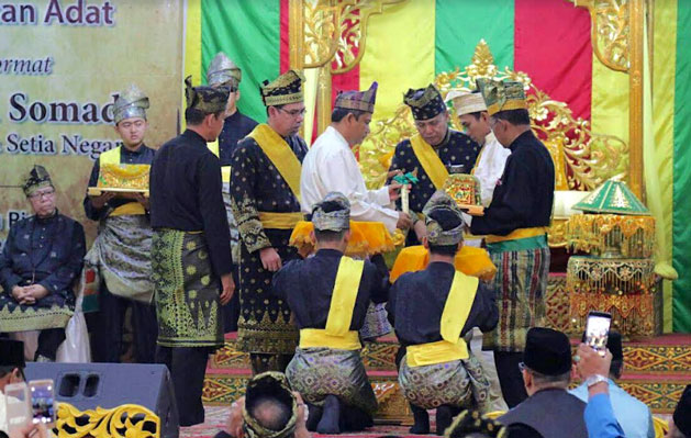 LAM Riau Anugerahkan Gelar Datuk Sri Ulama Setia Negara Kepada Ustadz Abdul Somad