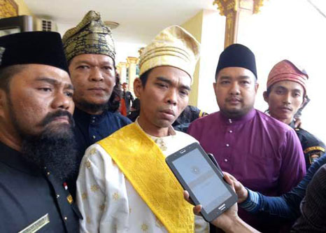Ustad Abdul Somad: ‘Jangan Kau Ajar Kami tentang Cinta Negara’