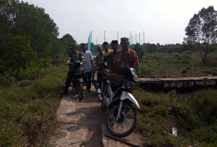 Cegah Karhutla, Babinsa Koramil 08/Mandah Lakukan Patroli Di Desa Igal