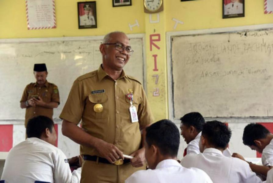 Pjs Bupati Inhil Sambangi Siswa SMAN 1 Tembilahan Kota