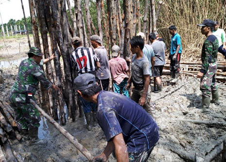Pra TMMD Ke 101 Kodim 0314 Inhil Bangun Jembatan Penghubung