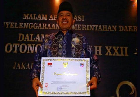 Wakili Riau, Kabupaten Siak Terima Anugerah Tertinggi dari Mendagri