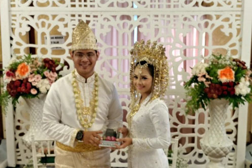 Tokoh Adat: Tak Pantas Pakai Suntiang dengan Kebaya Terbuka