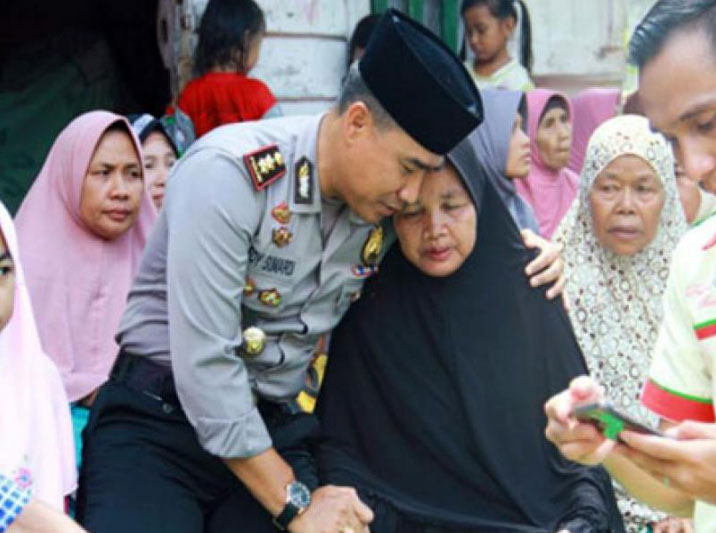 Sambangi Janda Buruh Cuci, Wakapolresta: Berbagi Itu Indah