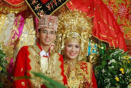 Putri Anne Avantie Tanggapi Protes Kreasi Suntiang