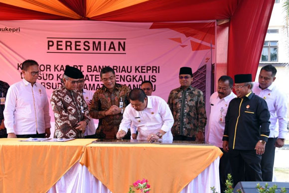 Bupati Amril Resmikan Kantor Kas Bank Riau Kepri di RSUD Bengkalis dan Mandau