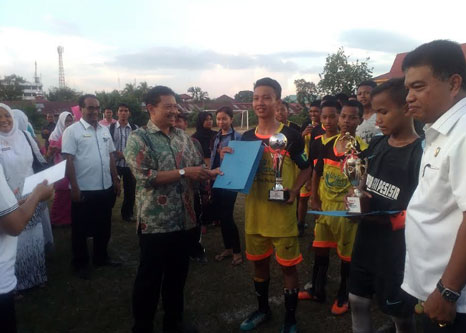Presiden Jokowi Serahkan Uang Pembinaan Kepada Juara GSI Tingkat Kota Pekanbaru