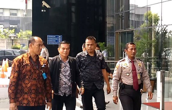 Bupati Dirwan Menambah Daftar Suami Istri yang Jadi Pesakitan KPK