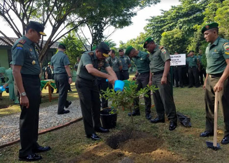 Pangdam I/BB Bersama Danrem 031/WB Tanam Pohon di Makorem 031/WB
