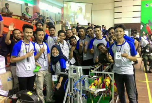 Tim Robot Polbeng Sabet 2 Juara Di Kontes Robot Indonesia Tingkat Regional 2018