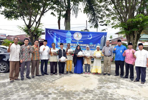 FKIJK Riau Berbagi 200 Paket Sembako di Kelurahan Tangkerang Tengah