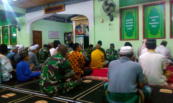 TNI Polri Di Kepenuhan Sholat Subuh Berjamaah
