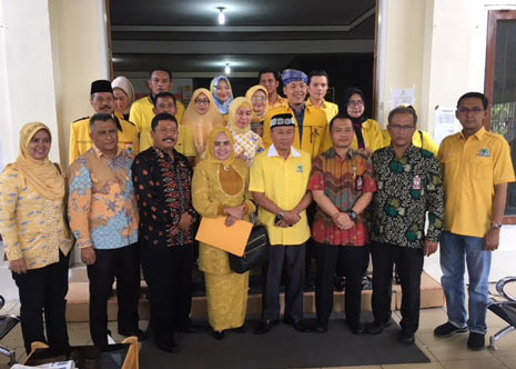 Serahkan Berkas Bacaleg ke KPU Pekanbaru, Golkar Optimis Raih 13 Kursi