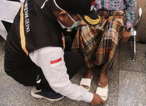 Sandal Haji Seperti Ini yang Direkomendasikan Kemenkes untuk Jamaah di Tanah Suci