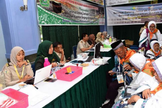 Nuraini dan Asip Sakit, Dua JCH Kabupaten Bengkalis Kloter 08 Tunda Berangkat