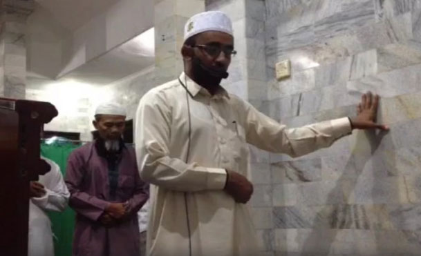 Haru, Ini Alasan Imam Masjid yang Bertahan Salat saat Gempa