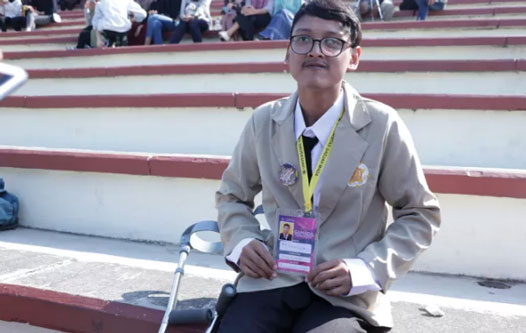 Keterbatasan Fisik, Bukan Halangan Farouq Uz Zaman Jadi Mahasiswa UGM