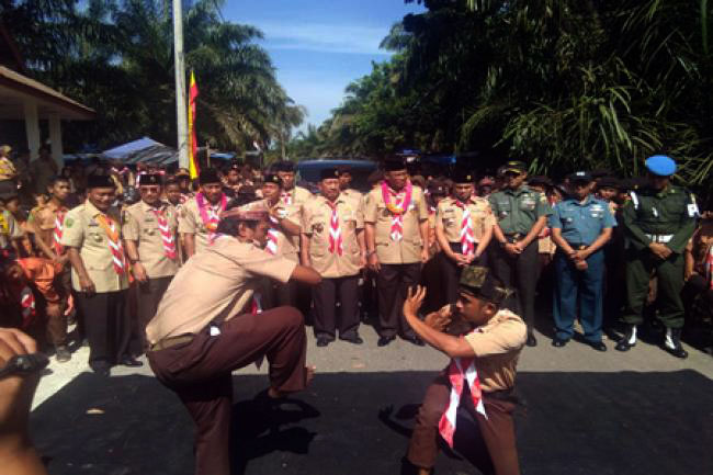 Diikuti Ribuan Peserta, Bupati Suyatno Pimpin Apel HUT Pramuka Ke-57