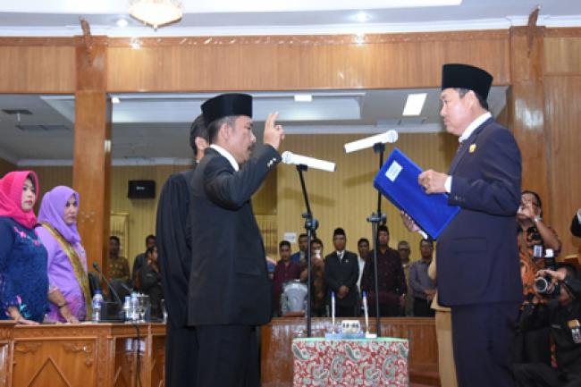 Abdul Kadir Resmi Lantik Tinner Sebagai PAW DPRD Bengkalis